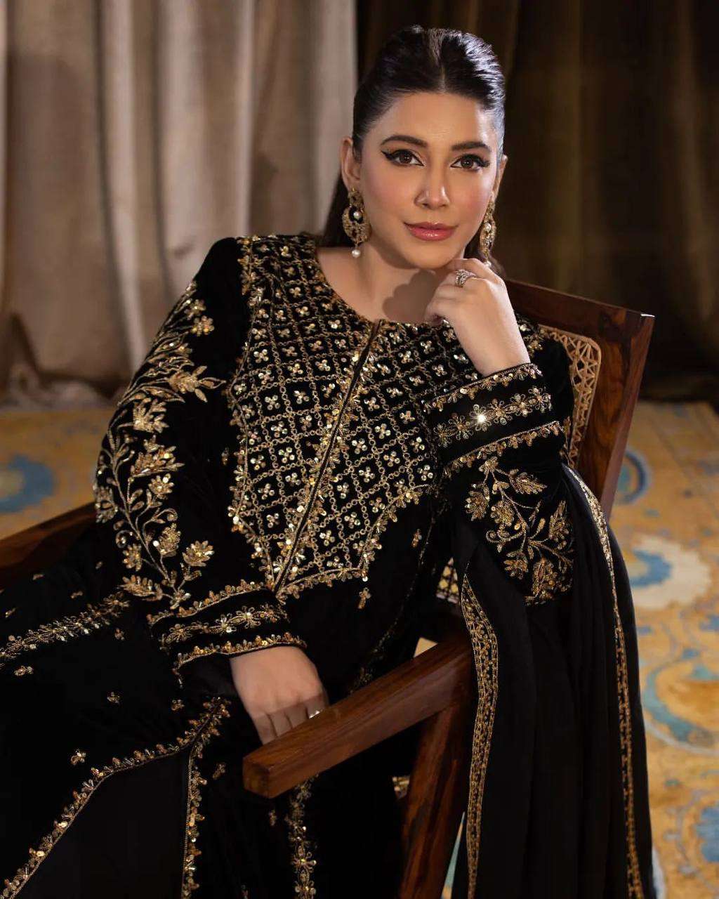 1151 Heavy Velevt Salwar Kameez Wholesale catalog