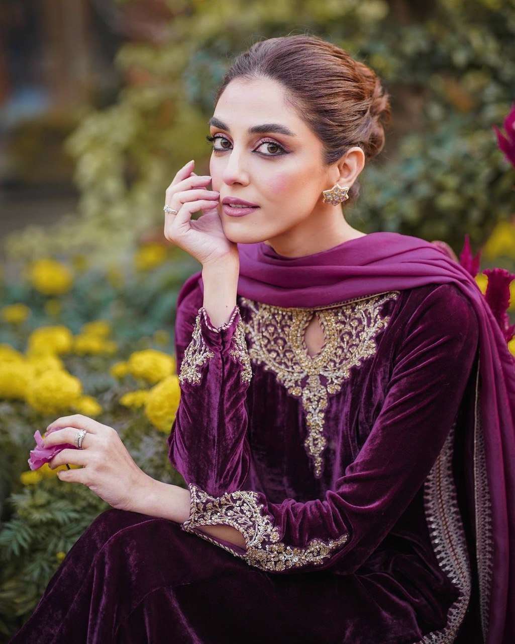 929 Heavy Velvet Zari Embroidery Salwar Suits Wholesale catalog