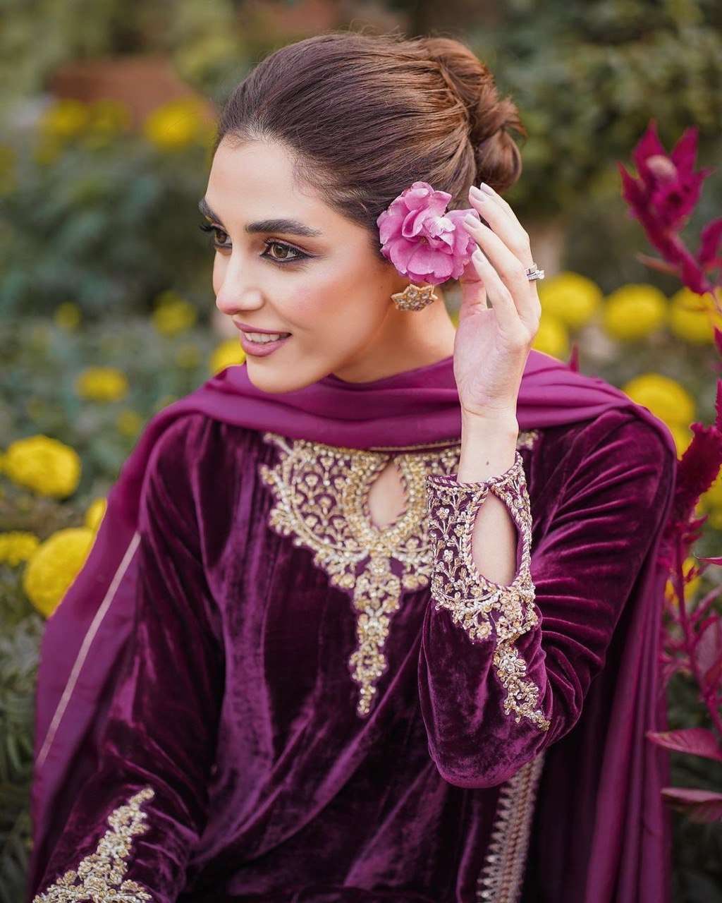 929 Heavy Velvet Zari Embroidery Salwar Suits Wholesale catalog