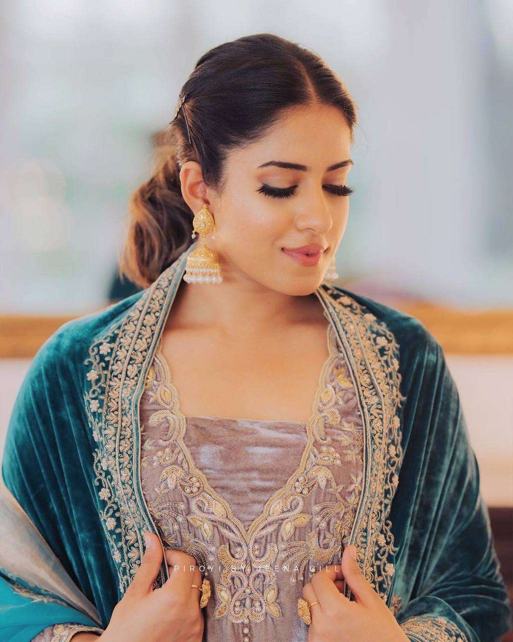 946 Heavy Velvet Embroidery Worked Salwar Suits Wholesale catalog