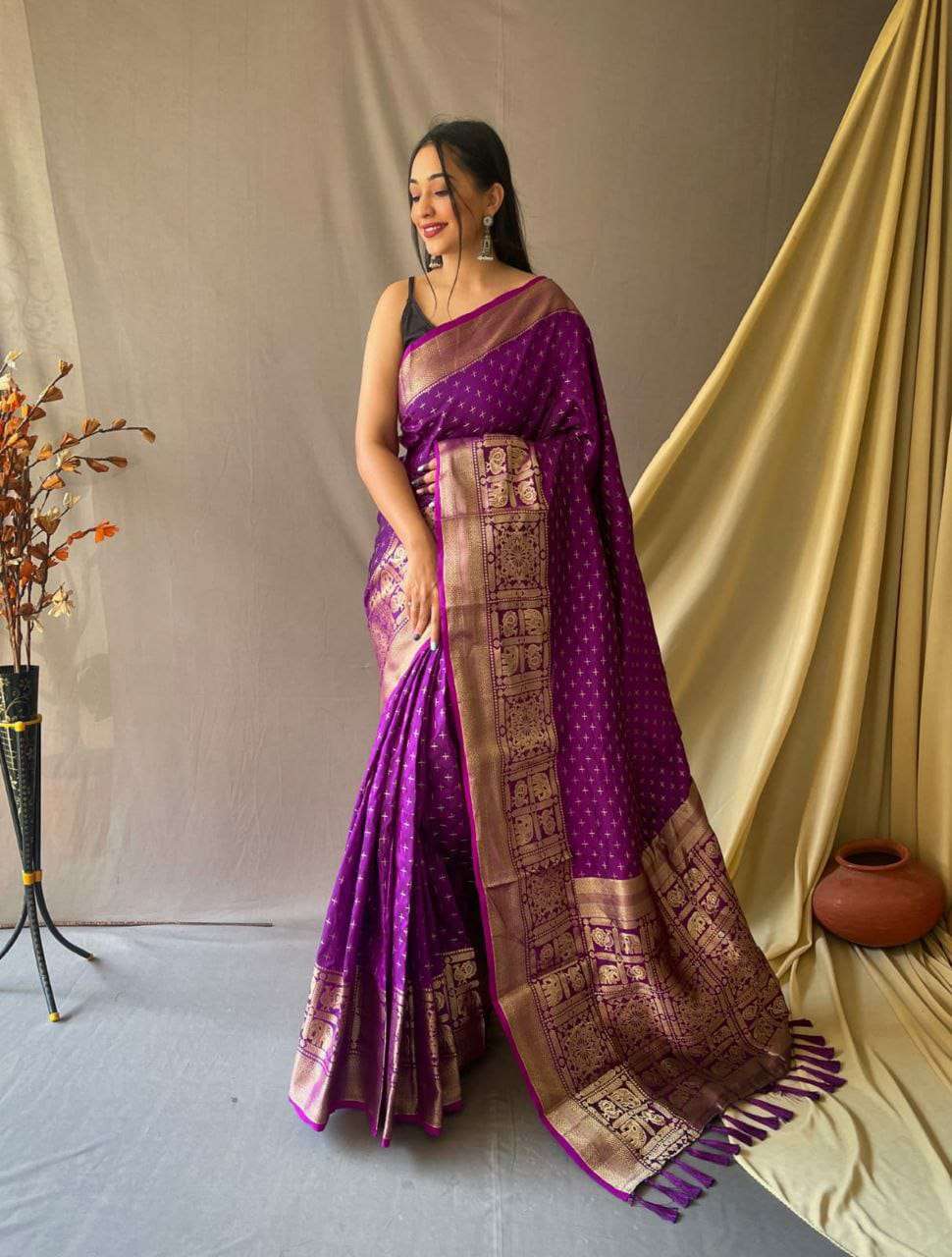 Maahi 122 Party Wear Jari Worked Banarasi Silk Saree Wholesale catalog