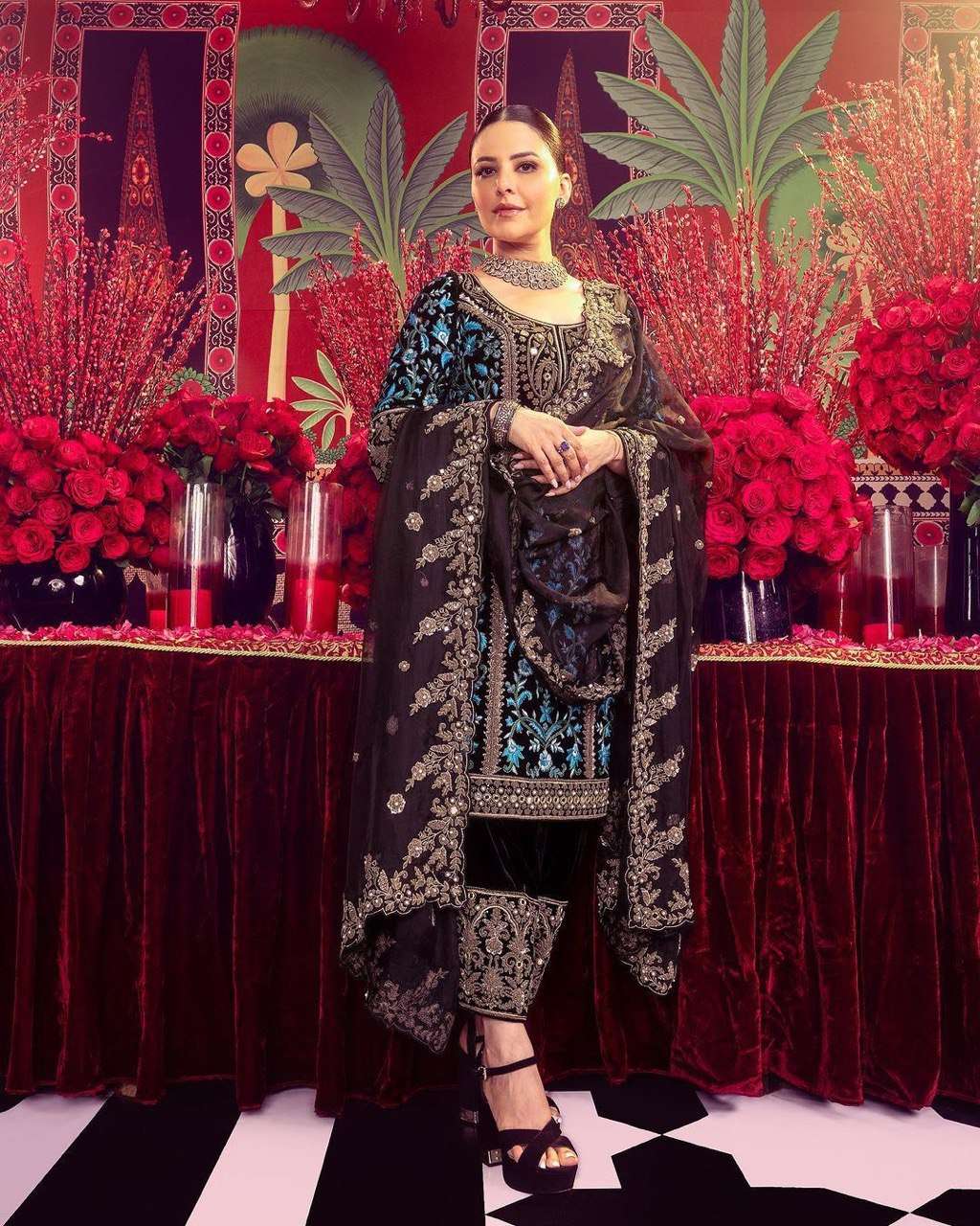 1160 Velvet With Embroidery Work Salwar Kameez Wholesale catalog