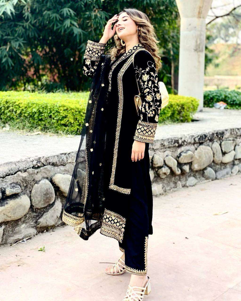 925 Velvet With Zari Embroidery Work Salwar Kameez Wholesale catalog