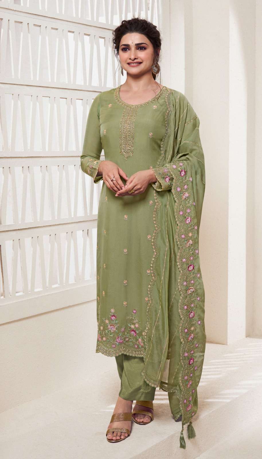 Vinay Kuleesh Kanishka Organza Embroidery Salwar Suits Wholesale catalog