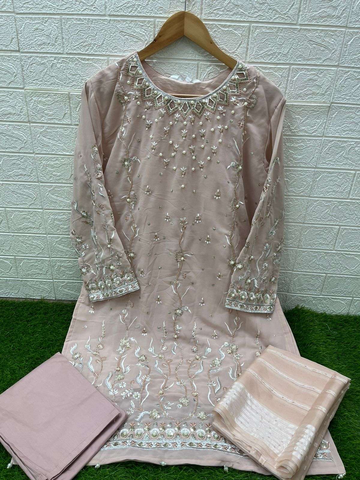 Laxuria Trendz 1328 Georgette Salwar Kameez Wholesale catalog
