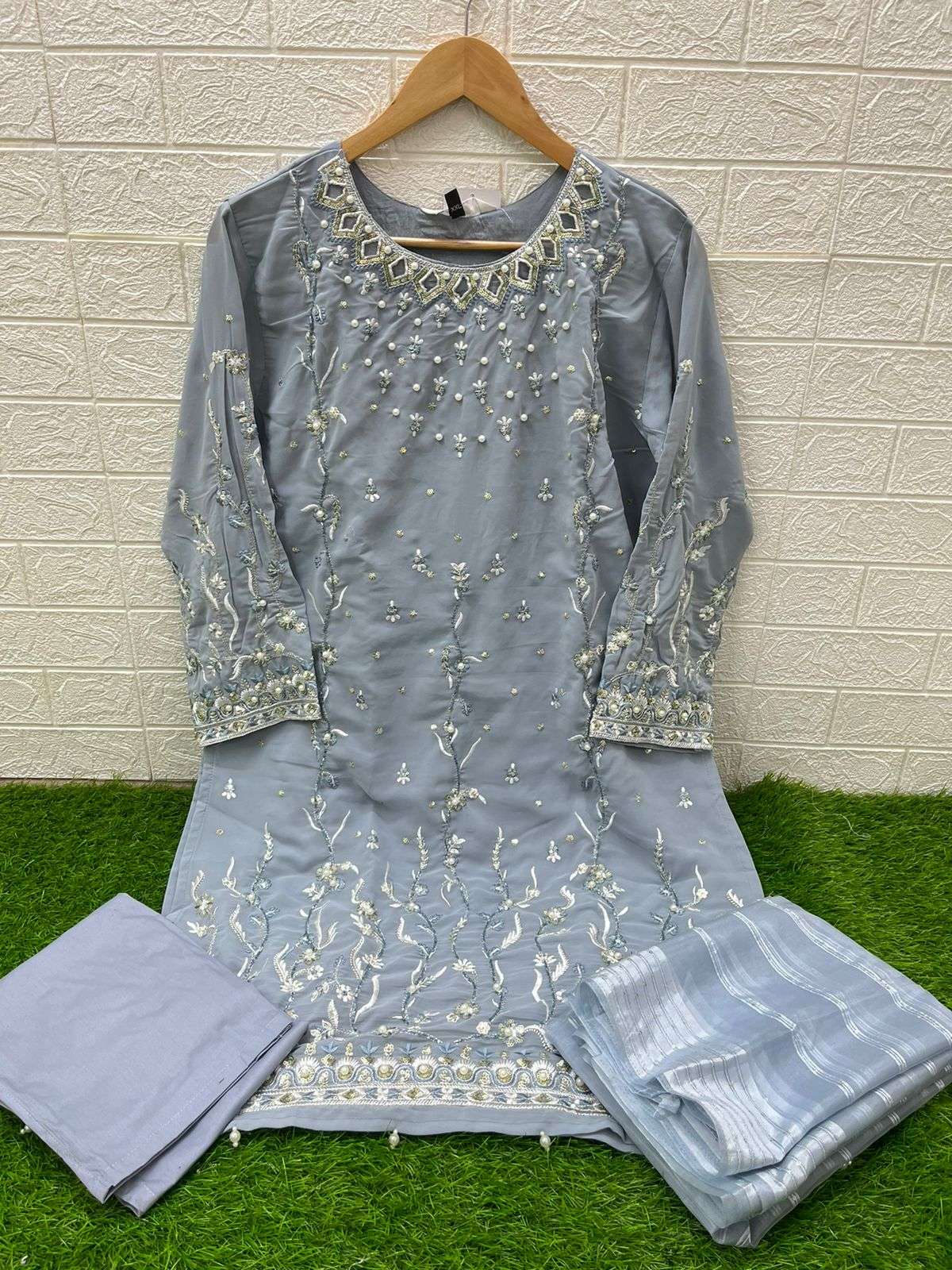 Laxuria Trendz 1328 Georgette Salwar Kameez Wholesale catalog