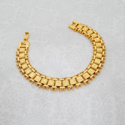 Salman Lukky Classy Men Gold Brass Metal Chain Bracelet