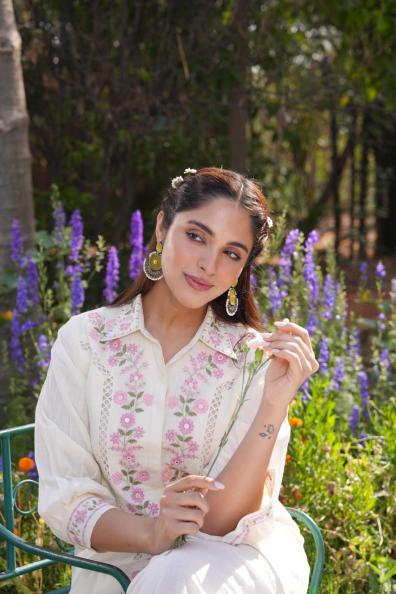 Sabella Tanyaa P 302 catalog indo western cord set