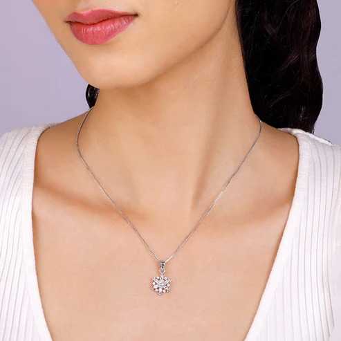 Nitya Silver Snowflake Pendant With Box Chain