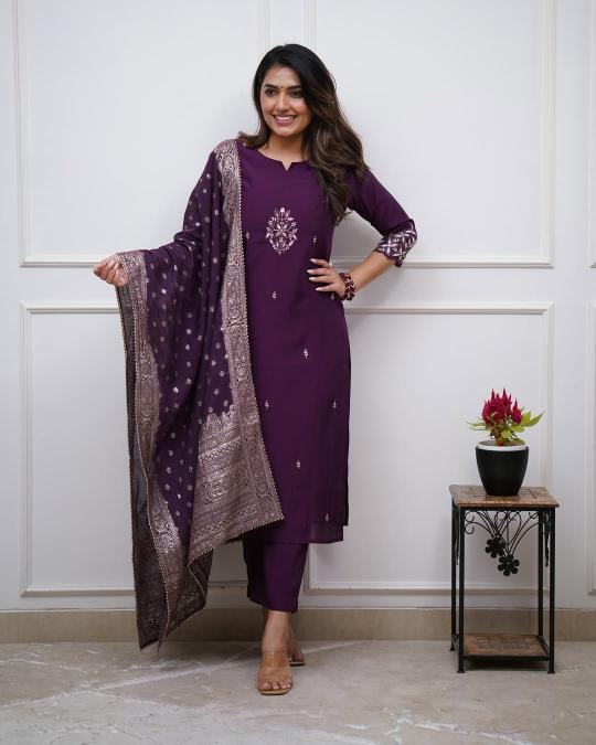 Felocity Swati catalog wholesale rate kurtis in surat
