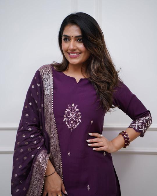 Felocity Swati catalog wholesale rate kurtis in surat
