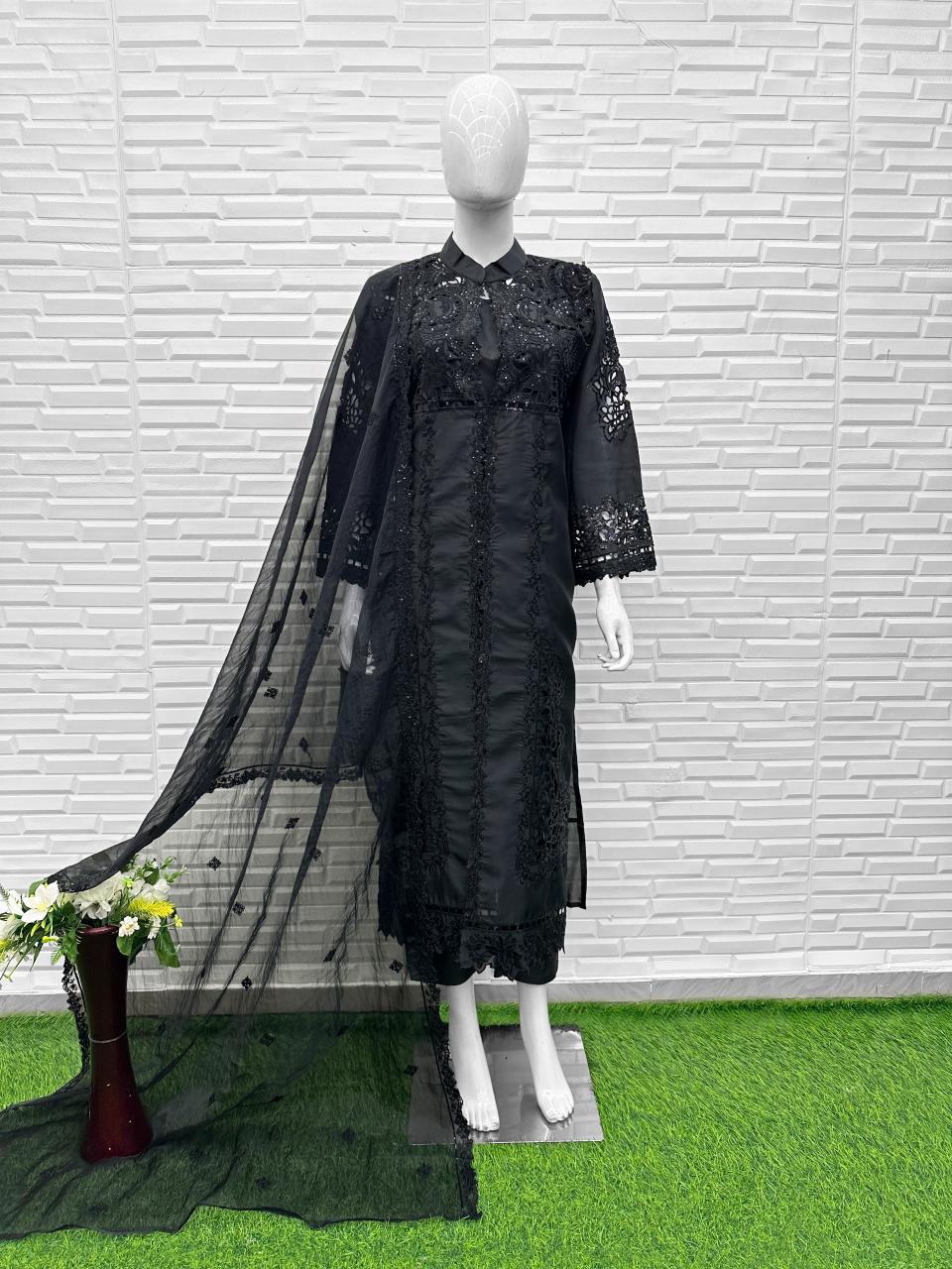 Laxuria Trendz 1559 catalog pakistani suits in wholesale price