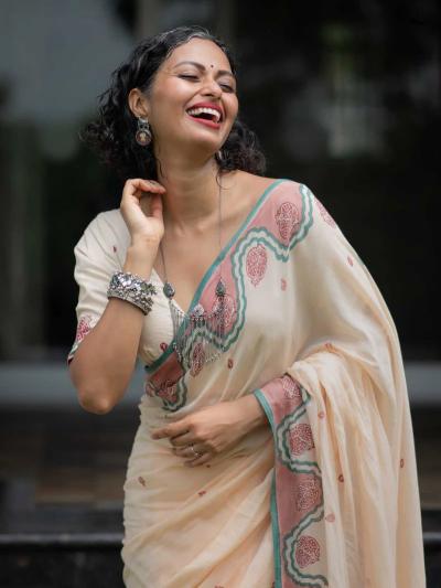 Dazira W - 351 catalog women in sarees rural india
