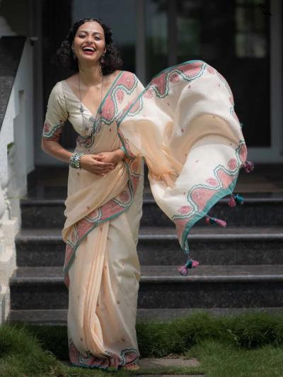 Dazira W - 351 catalog women in sarees rural india