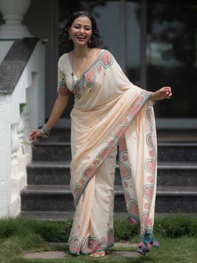 Dazira W - 351 catalog women in sarees rural india