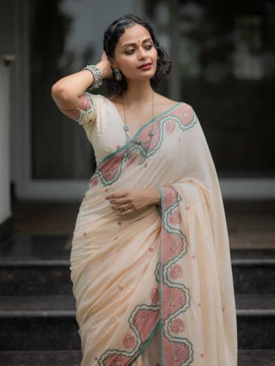 Dazira W - 351 catalog women in sarees rural india