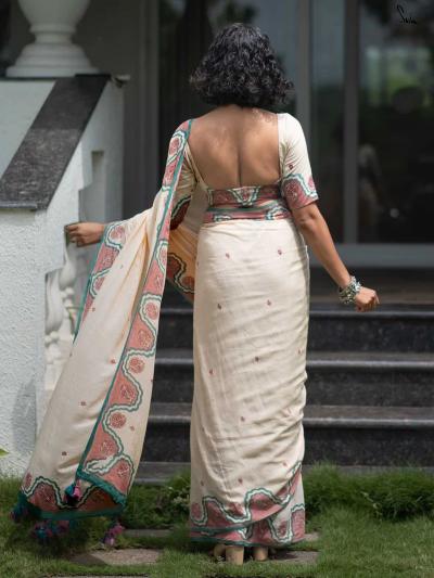 Dazira W - 351 catalog women in sarees rural india