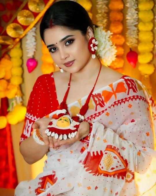 W - 349 sarees e commerce product