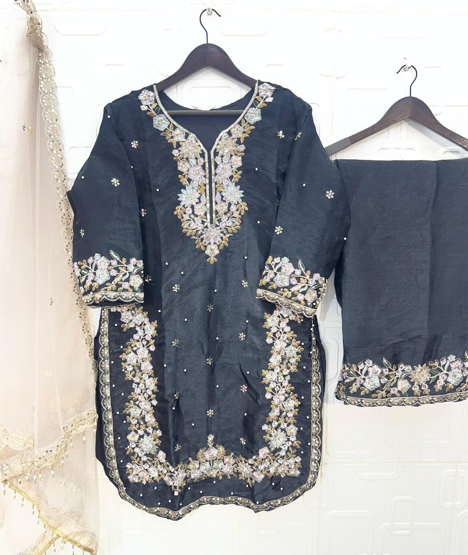 Bilqis B 252 A To D catalog pakistani suit wholesalers