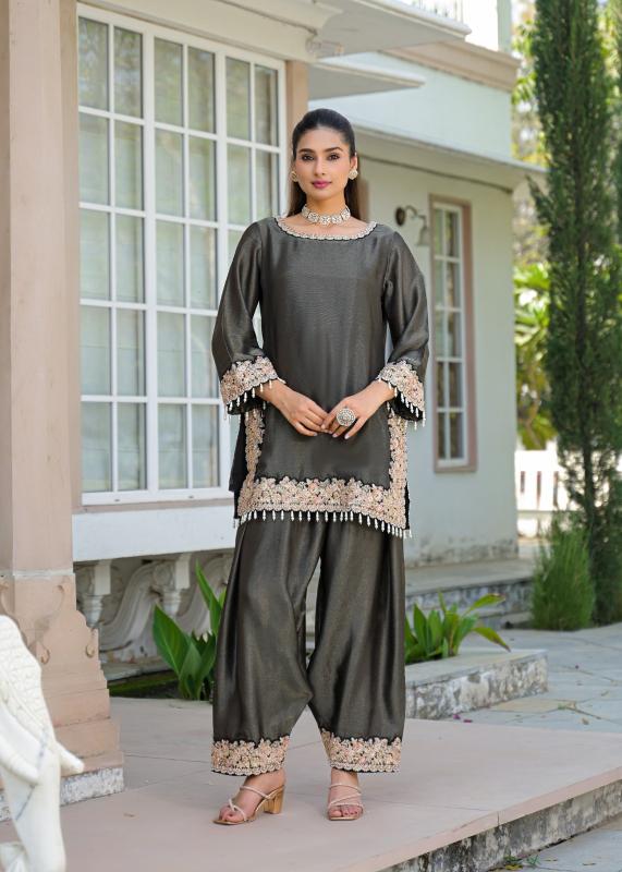 Afsana Noor catalog pakistani kurtis wholesale in surat