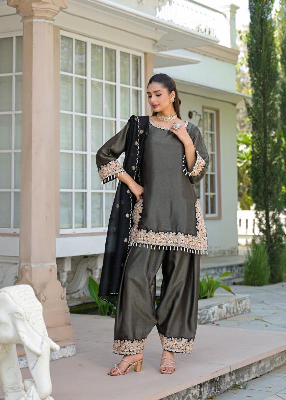 Afsana Noor catalog pakistani kurtis wholesale in surat
