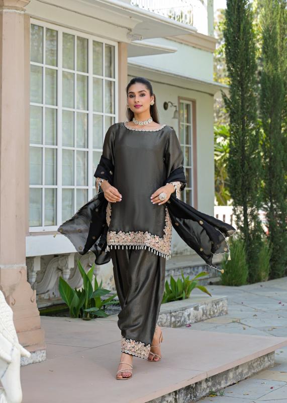 Afsana Noor catalog pakistani kurtis wholesale in surat