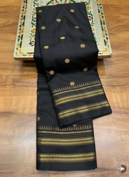 Narayan Peth Surat wholesale market for designer sarees
