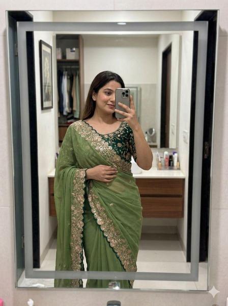 Dazira Star Georgette Sequence Bulk saree suppliers in Mumbai