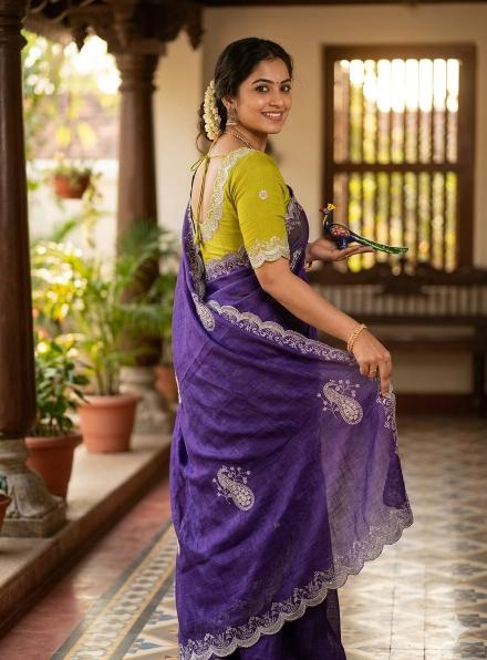Dazira Crunchy Chiffon Wholesale saree suppliers in Hyderabad