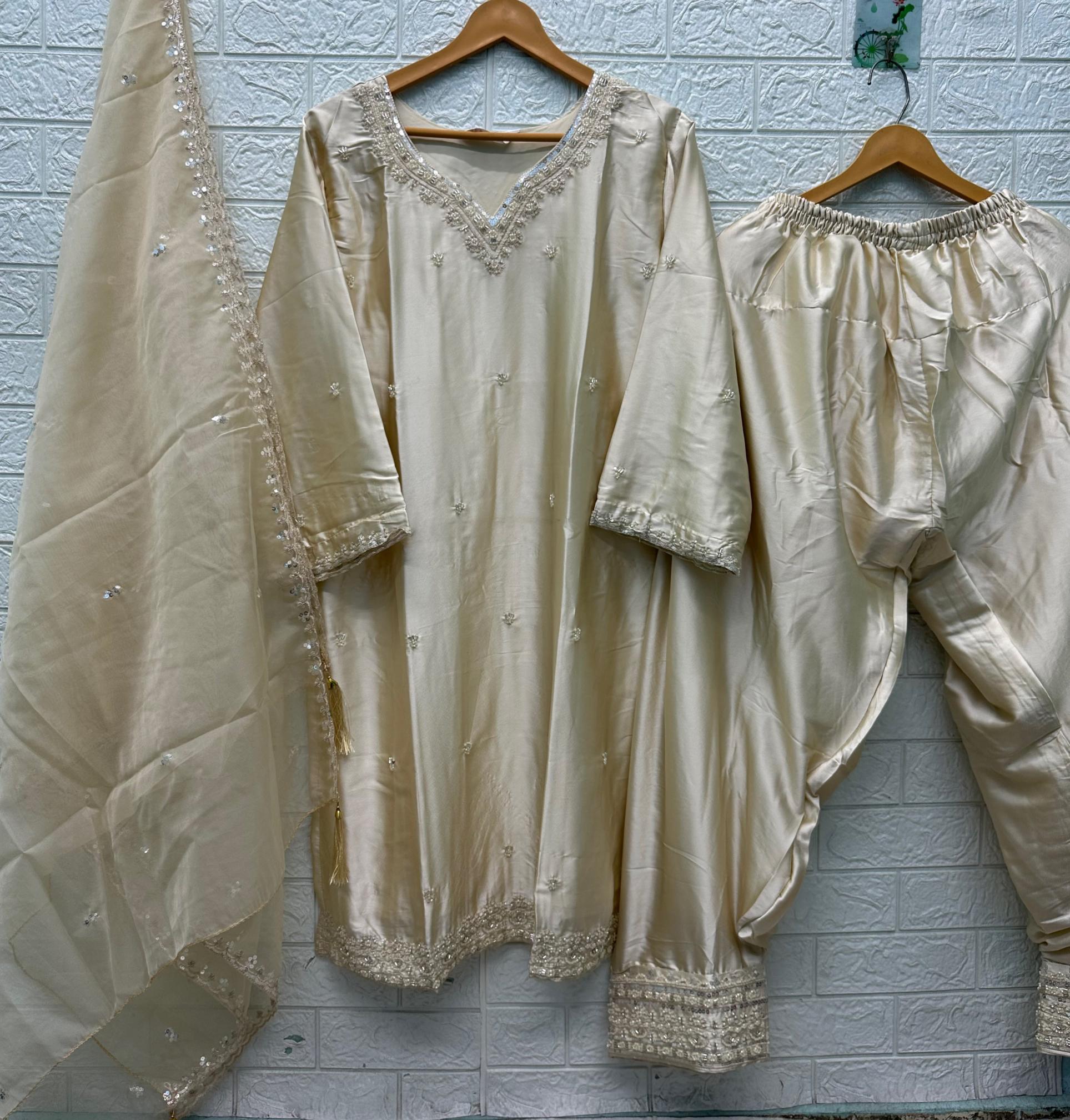 Bilqis B 289 A TO D catalog pakistani suites wholesale