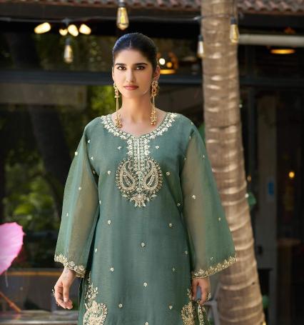 Khas 444 catalog pakistani replica suits wholesale surat